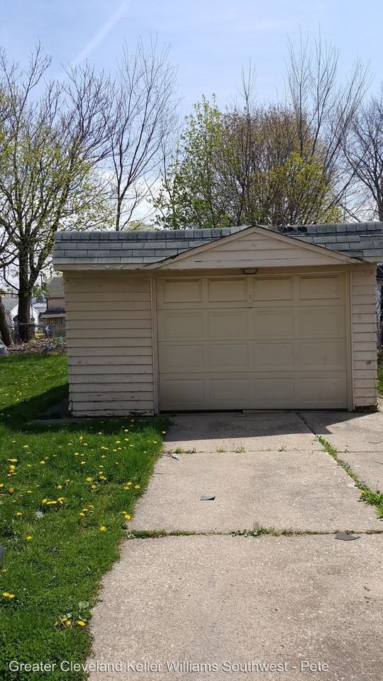 3461 W 56th St - Photo 3 of 17