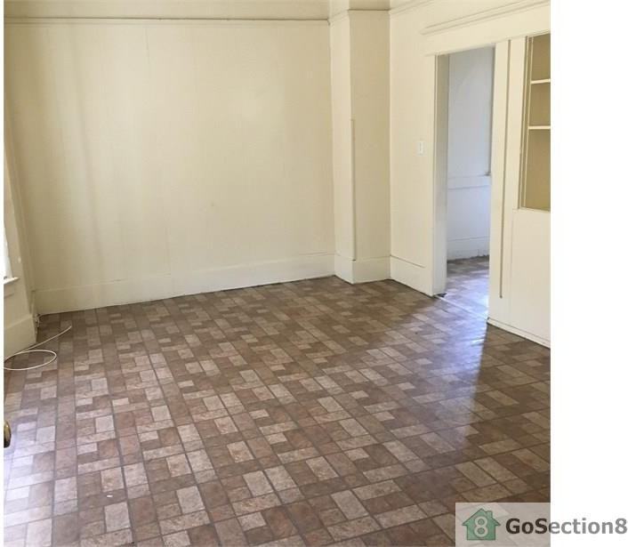 995 W 2nd St - Photo 2 of 4