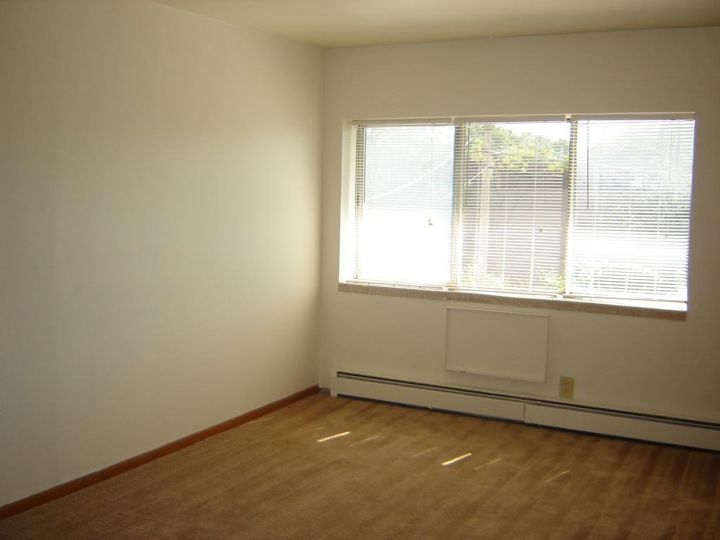 Grant Court - Photo 3 of 8