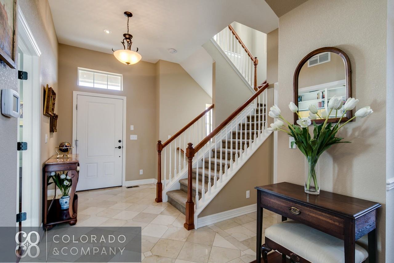 530 Yosemite Way - Photo 3 of 34