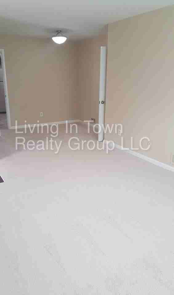 3705 Embry Cir - Photo 2 of 10