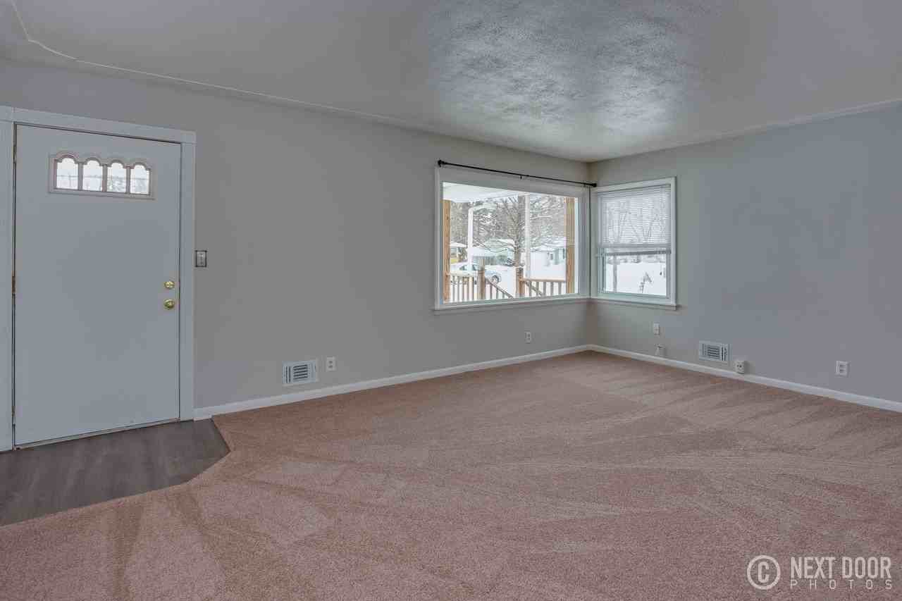 1180 Beechwood Dr - Photo 2 of 16