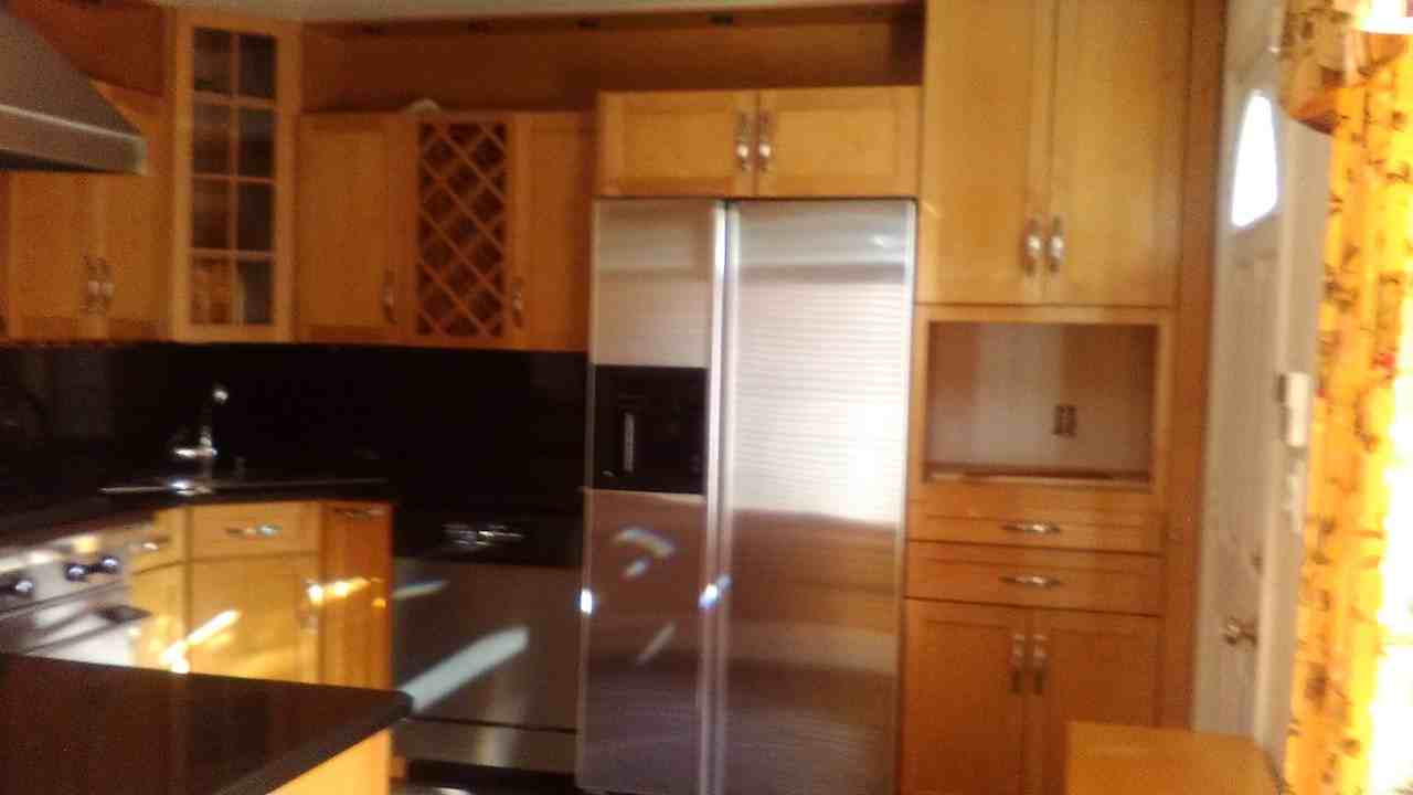 276 N Oak St - Photo 2 of 6