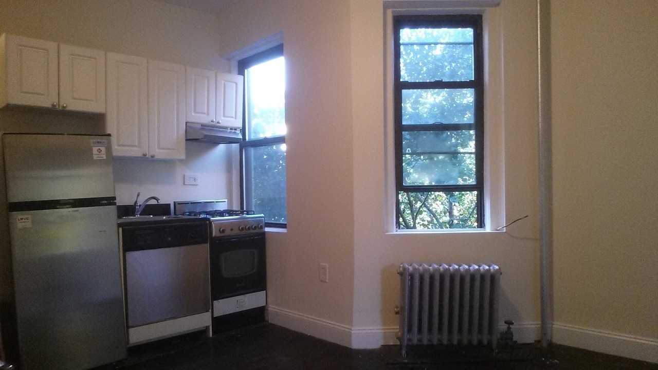 715 E 5th St #4DJ