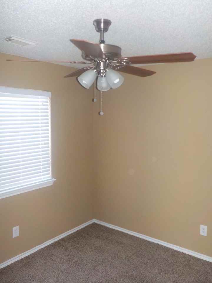403 Appomattox Dr - Photo 3 of 7