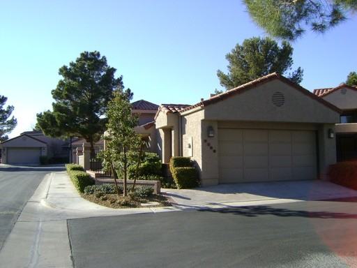 7140 Mission Hills Dr - Photo 3 of 19