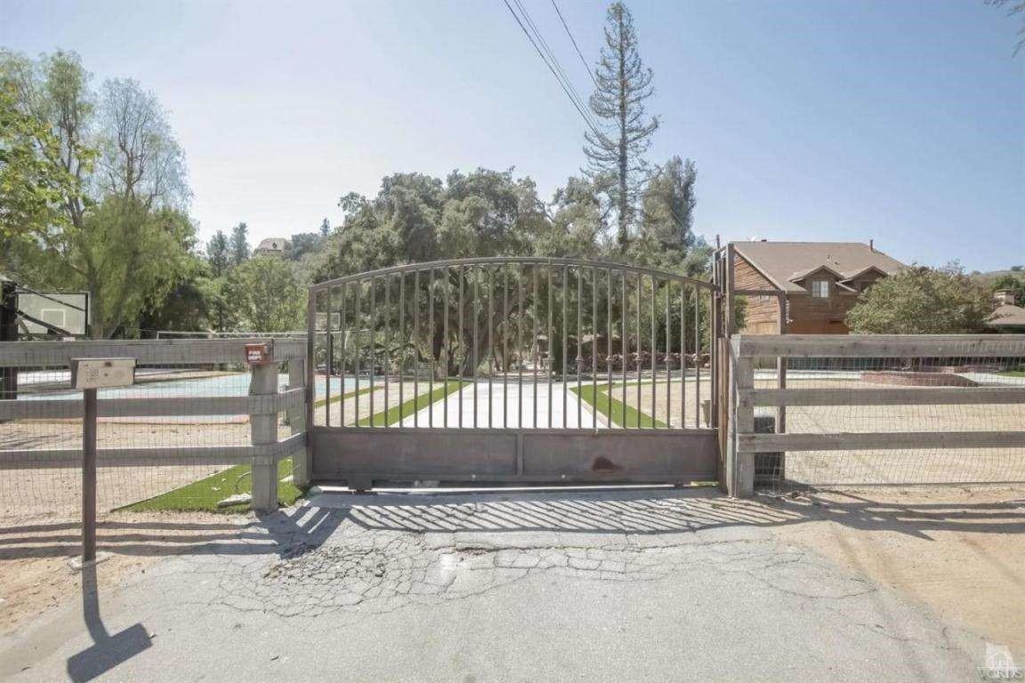 6133 Chesebro Rd - Photo 2 of 27