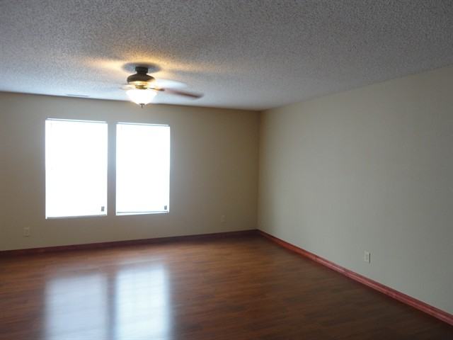 8121 S Evening Dr - Photo 3 of 14