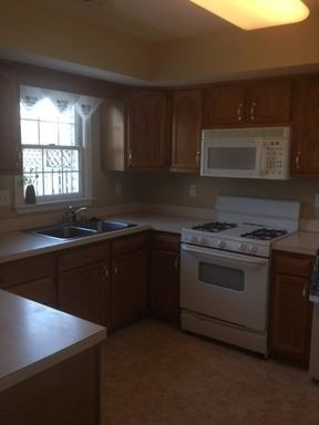 1267 Lindsay Ln - Photo 3 of 8