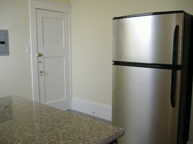 1570 Lombard St - Photo 3 of 6