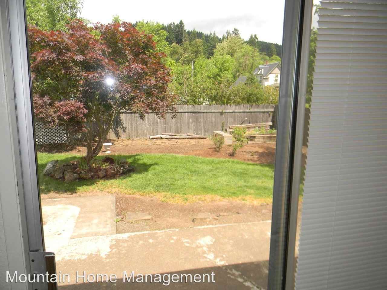 723 Kirk Ave - Photo 2 of 9