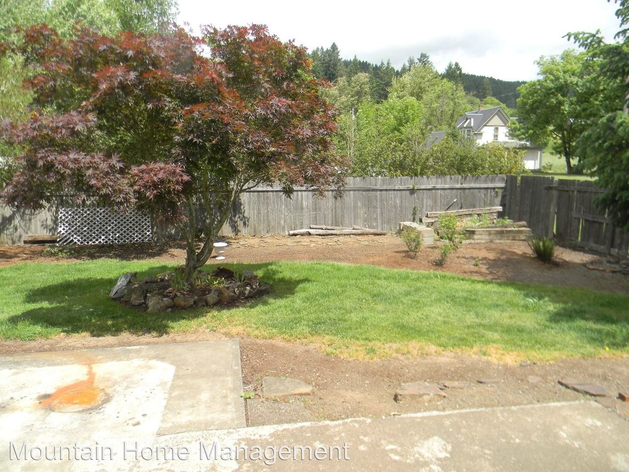 723 Kirk Ave - Photo 3 of 9