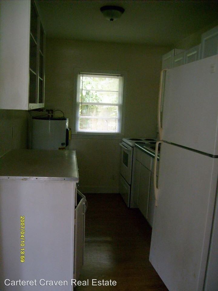 Vine St - Photo 2 of 5