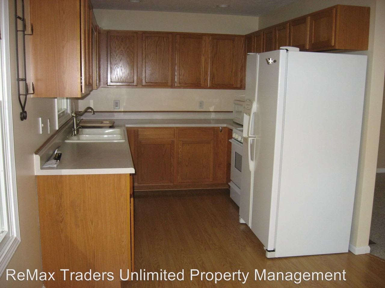 303 Circuit Ct - Photo 3 of 10