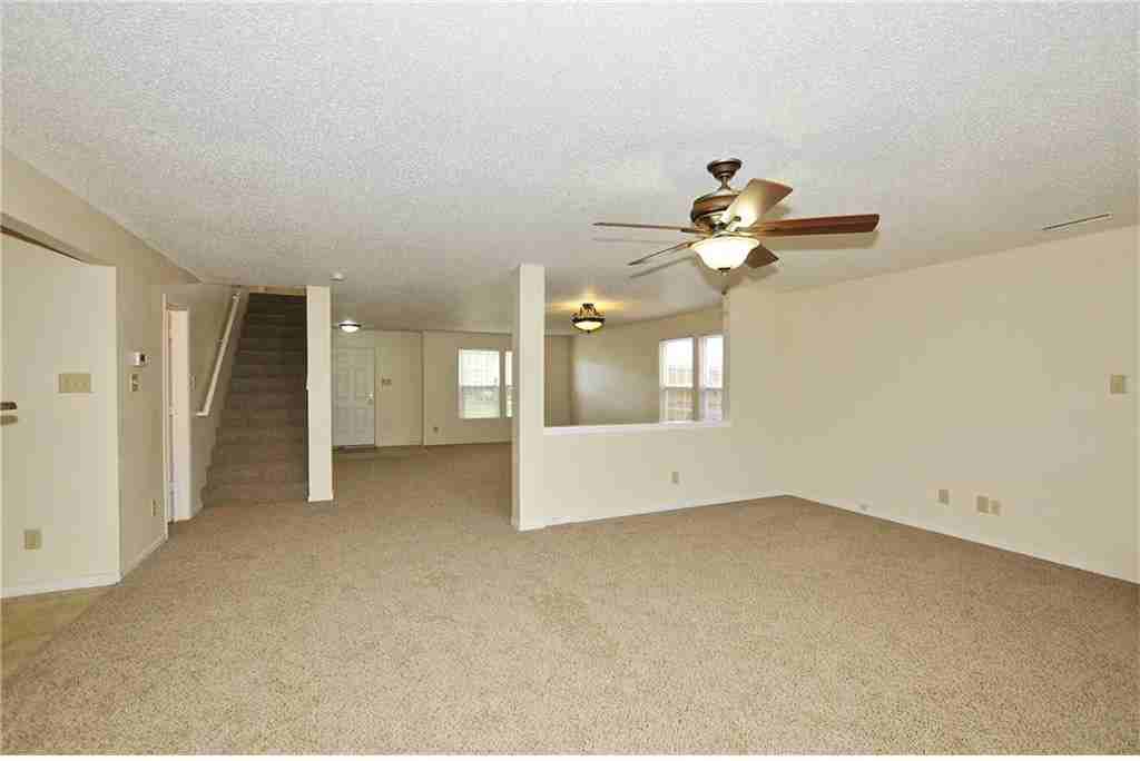 2916 Holiday Way - Photo 2 of 24