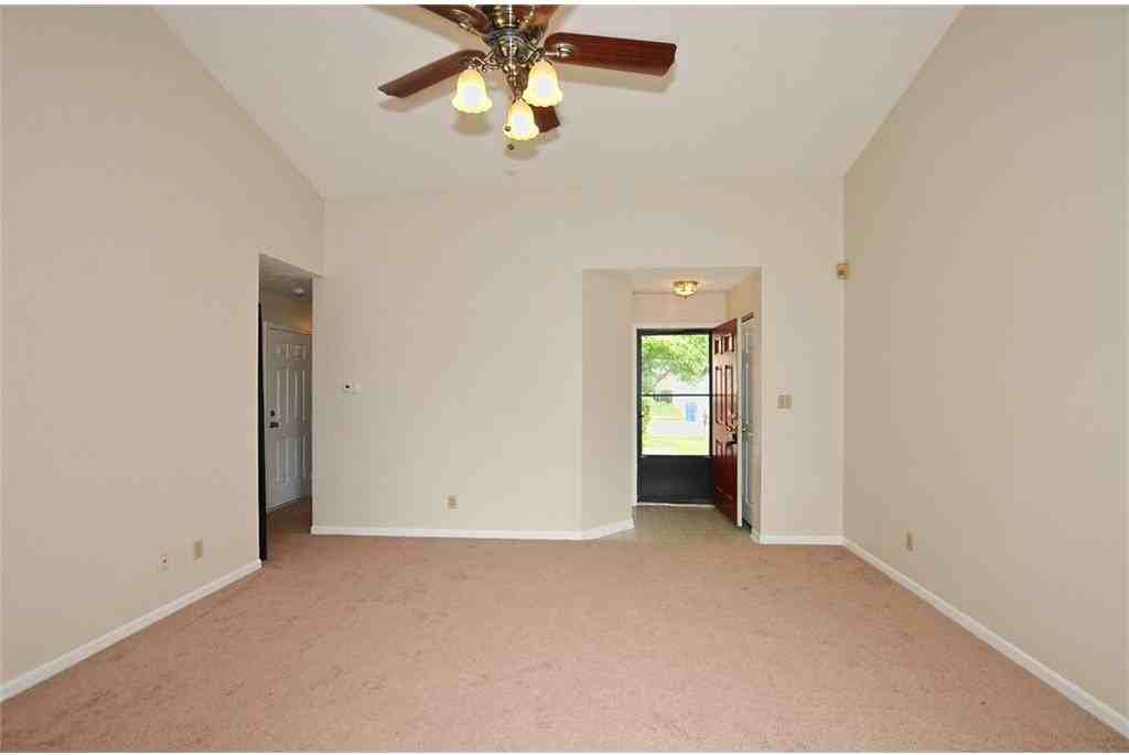 1662 Parkthorne Dr - Photo 3 of 24
