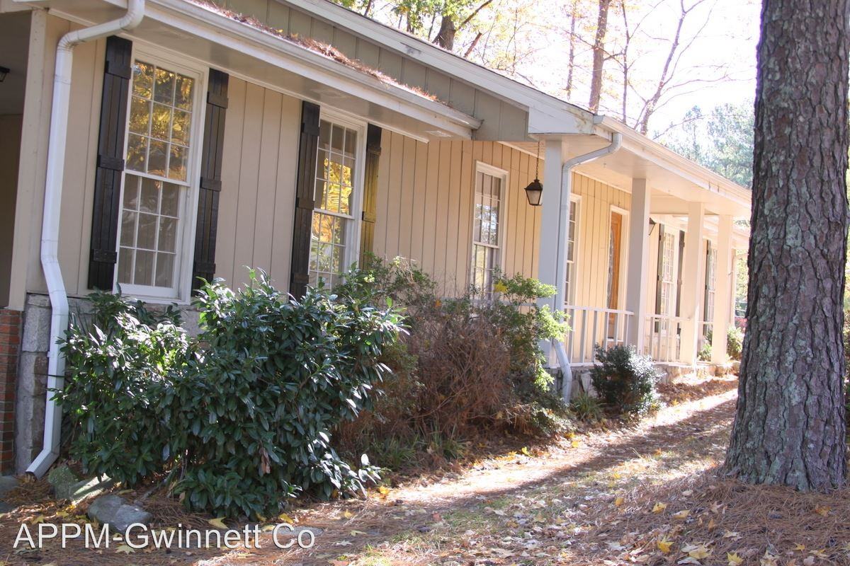 2694 Hickory Valley Dr - Photo 2 of 22