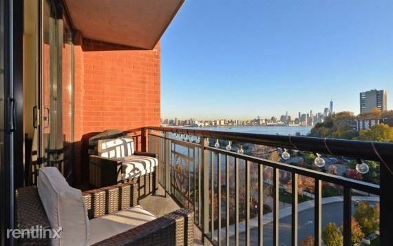 1025 Maxwell Ln - Photo 2 of 10