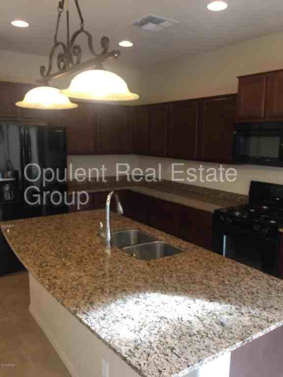 3512 S Seneca Way - Photo 2 of 8