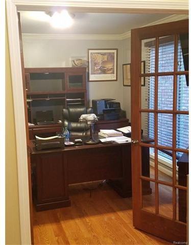 4190 Oak Tree Cir - Photo 3 of 16