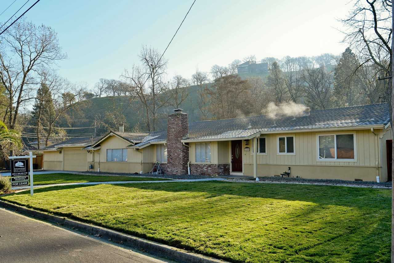 225 Castle Glen Rd - Photo 2 of 28