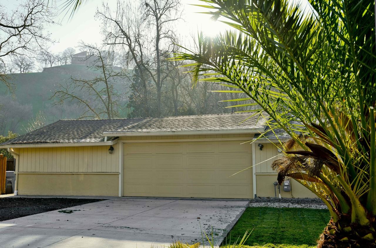 225 Castle Glen Rd - Photo 3 of 28