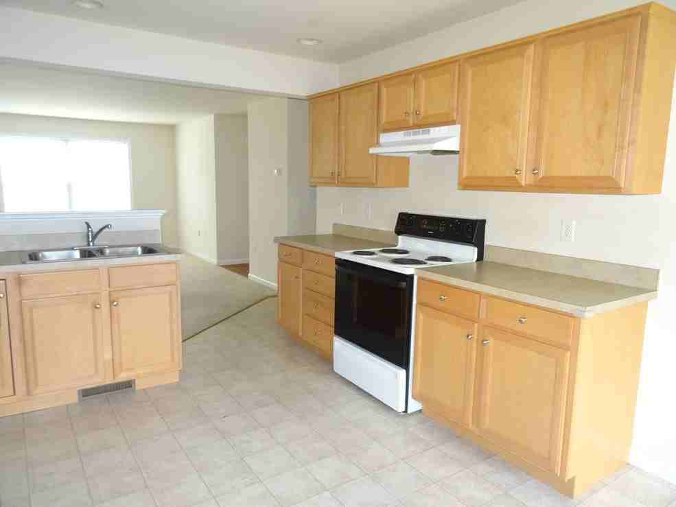 16 Bradford Dr - Photo 3 of 12
