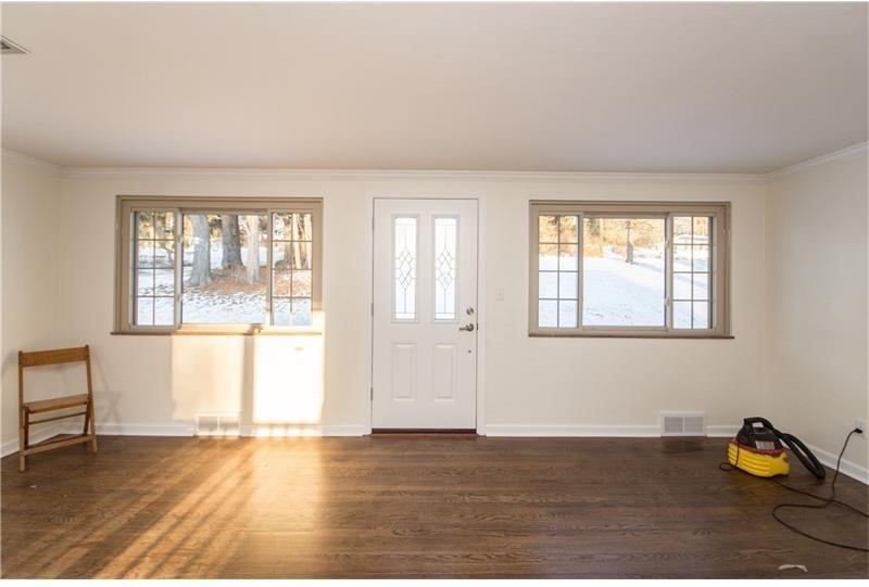 4035 Lee Dr - Photo 3 of 24