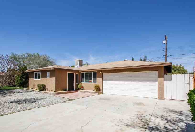 1277 Boyden Ave - Photo 2 of 9