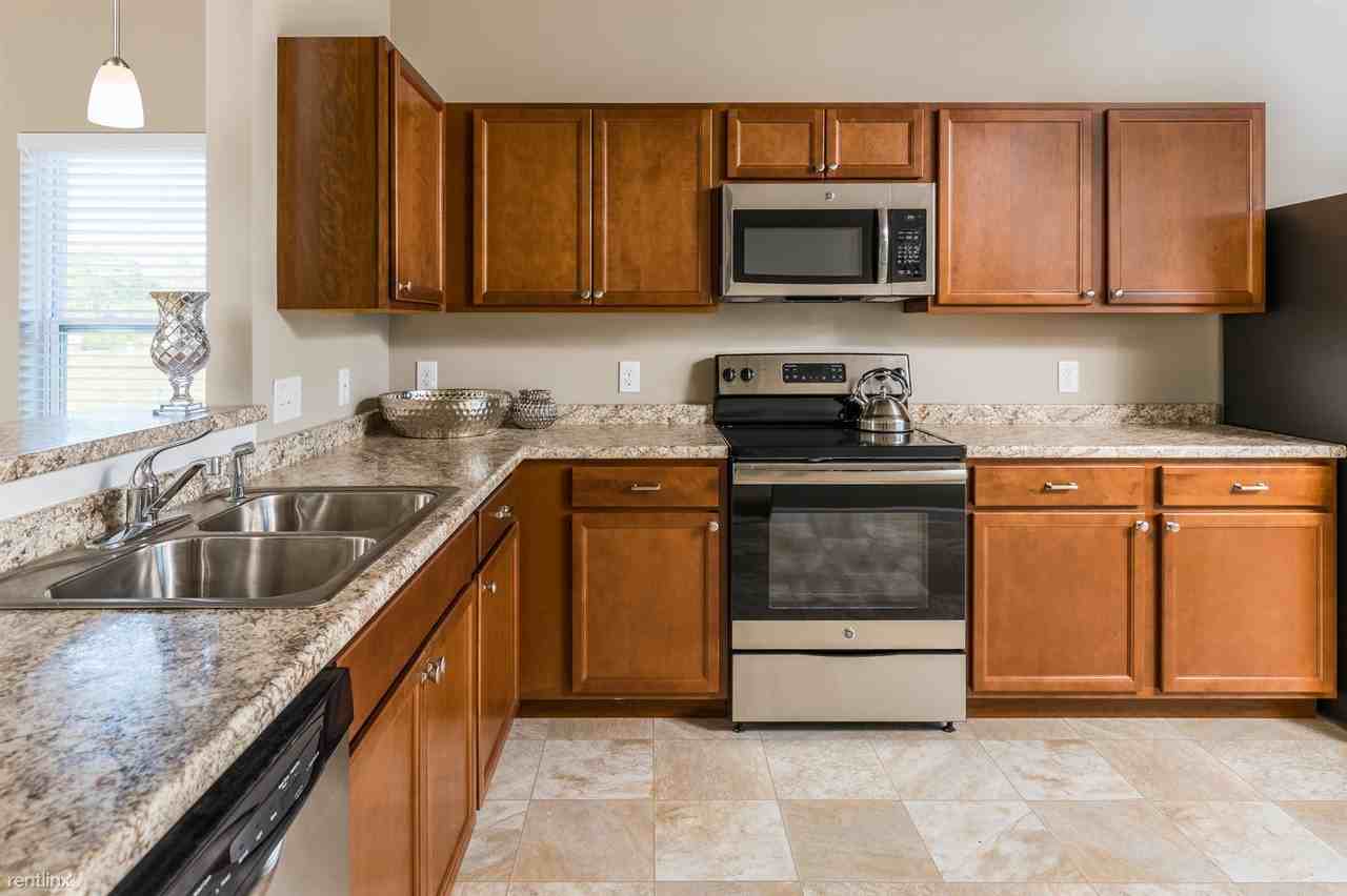 326 Vansen Dr - Photo 3 of 13