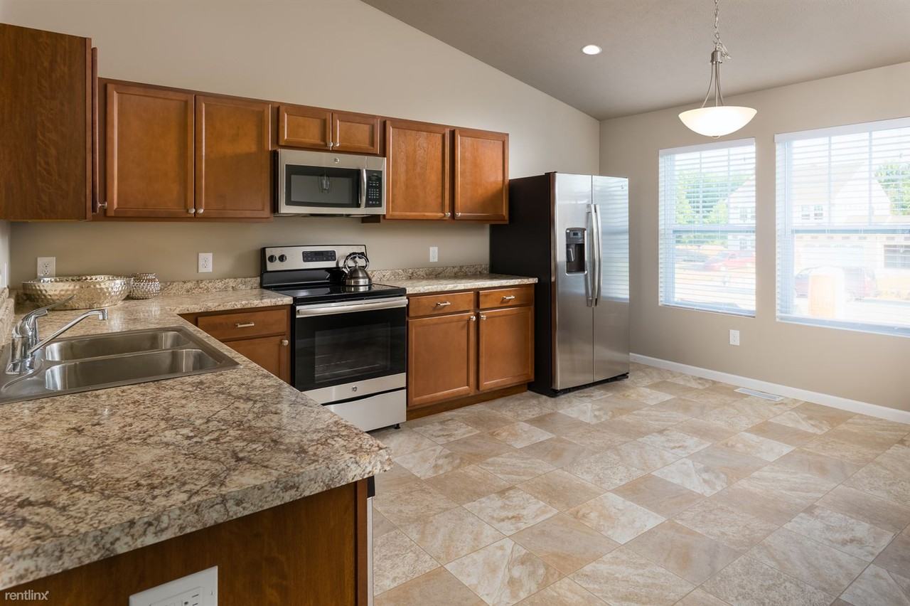 1118 Pinewood Drive - Photo 2 of 13