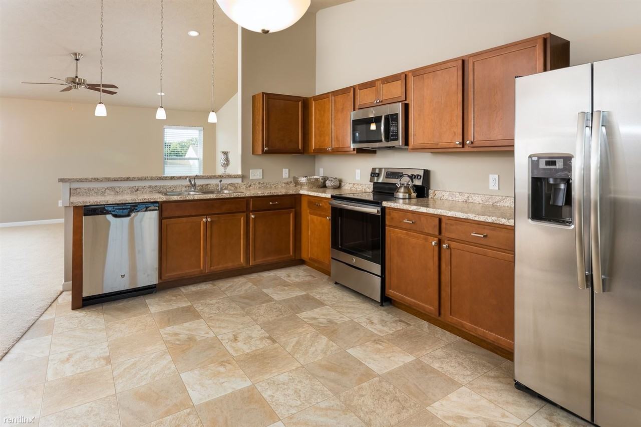 1118 Pinewood Drive - Photo 3 of 13