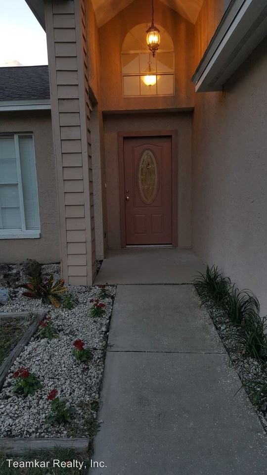 4745 Canterbury Dr - Photo 2 of 7