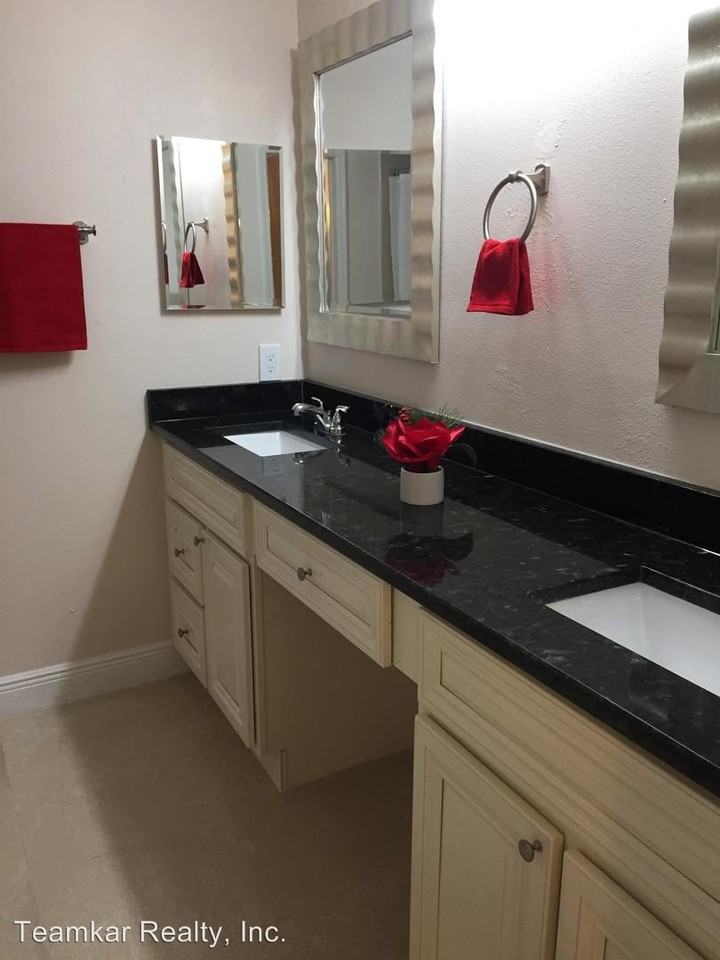 4745 Canterbury Dr - Photo 3 of 7