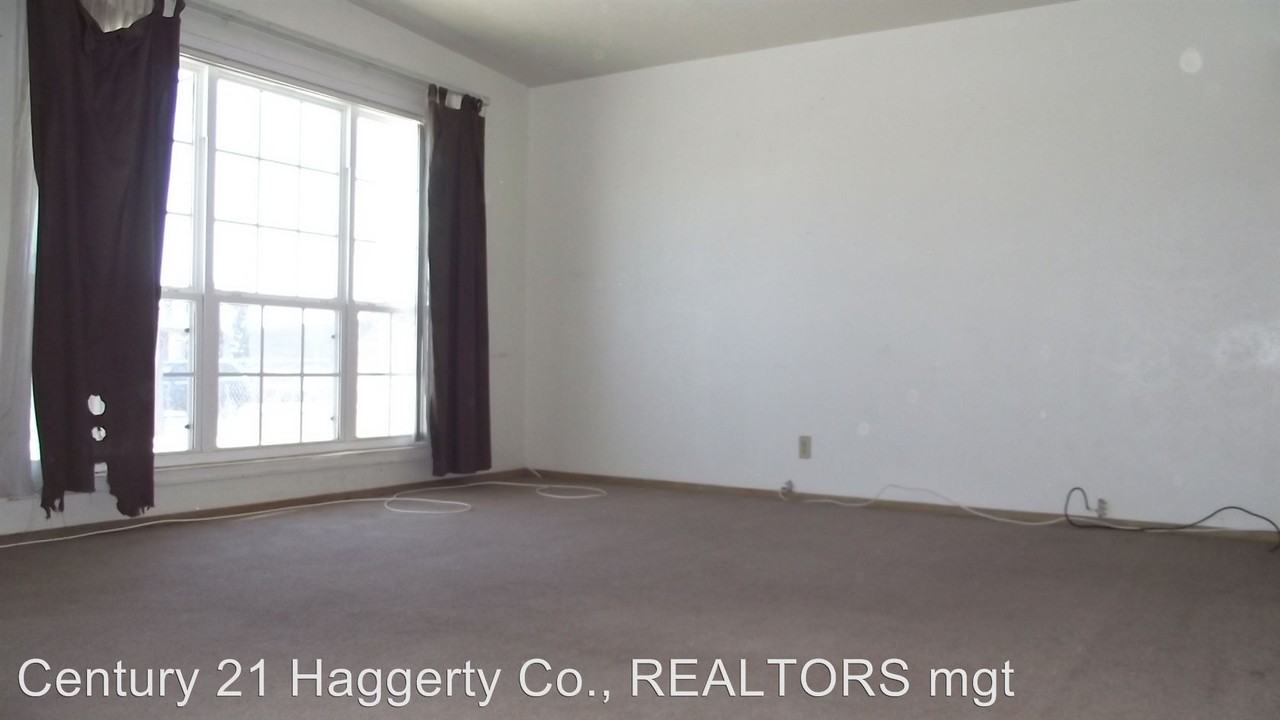 10005 Jamaica St - Photo 2 of 11