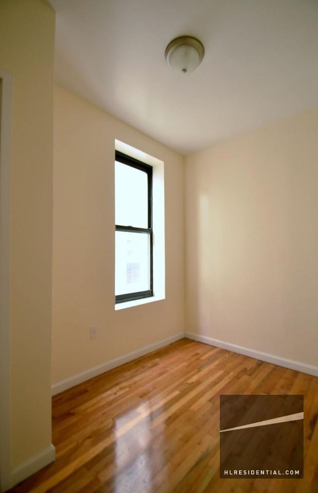 W 136th St #22 - Photo 3 of 4