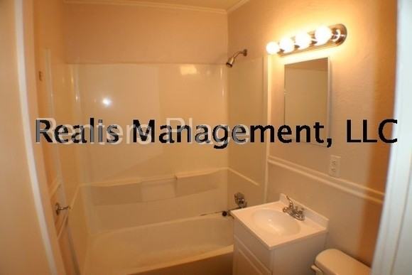 955 E 37th Pl - Photo 3 of 7