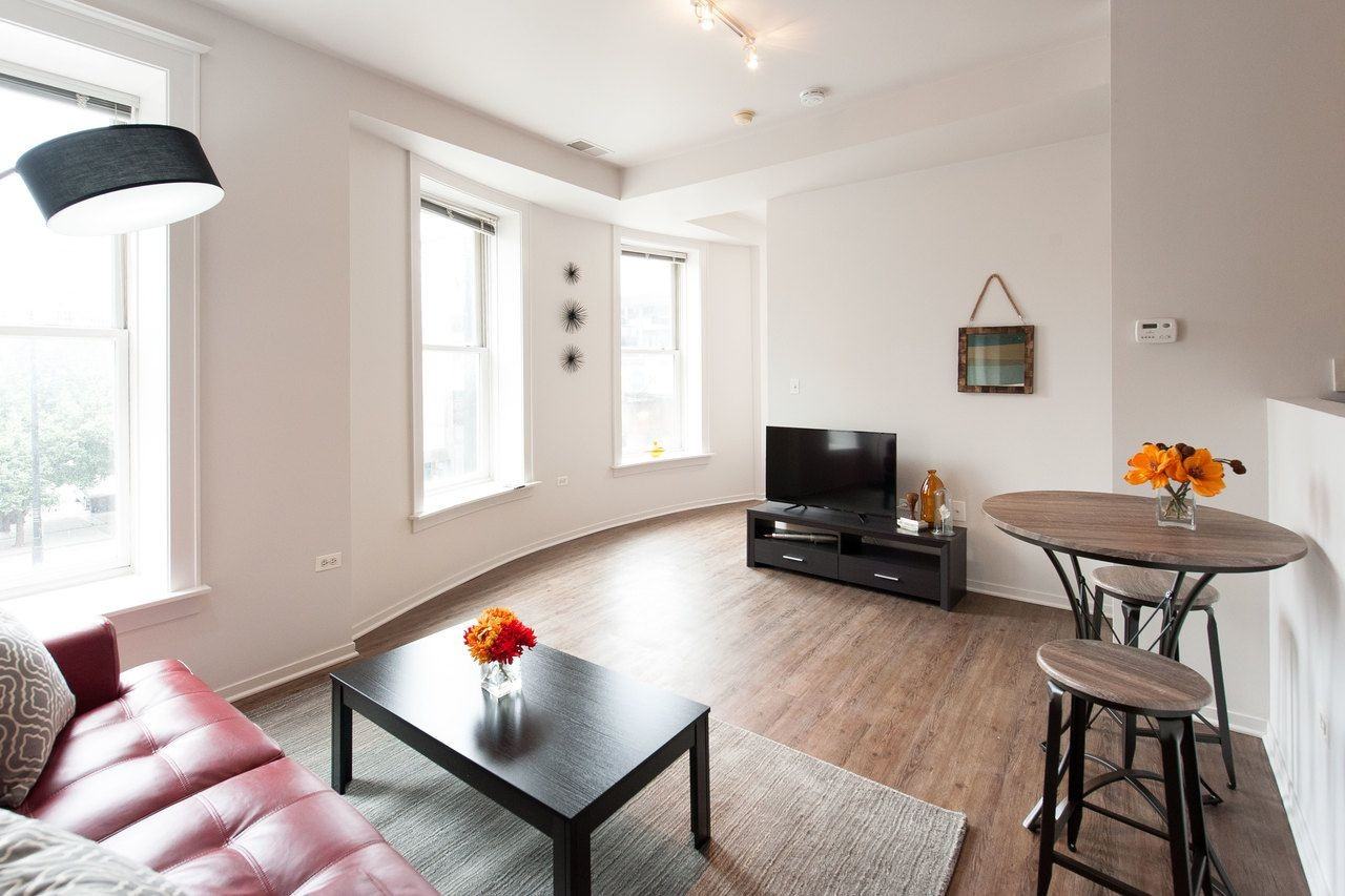 E Roosevelt Rd & S Wabash #302 - Photo 3 of 11