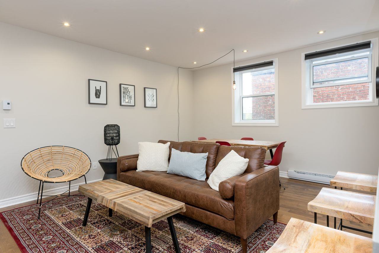 Rue Sainte Famille & Milton #10