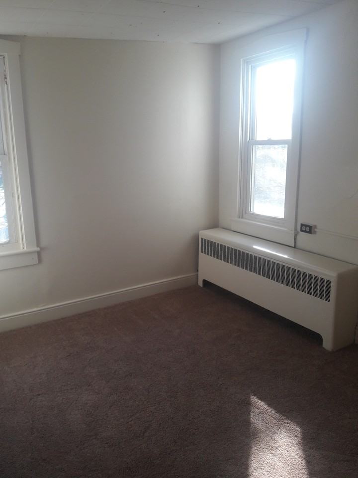 541 S Market St - Photo 3 of 5