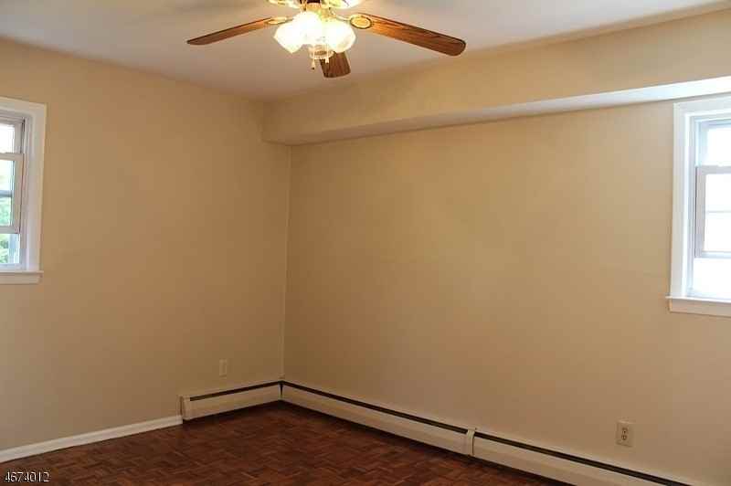 140 Garfield Ave - Photo 3 of 4