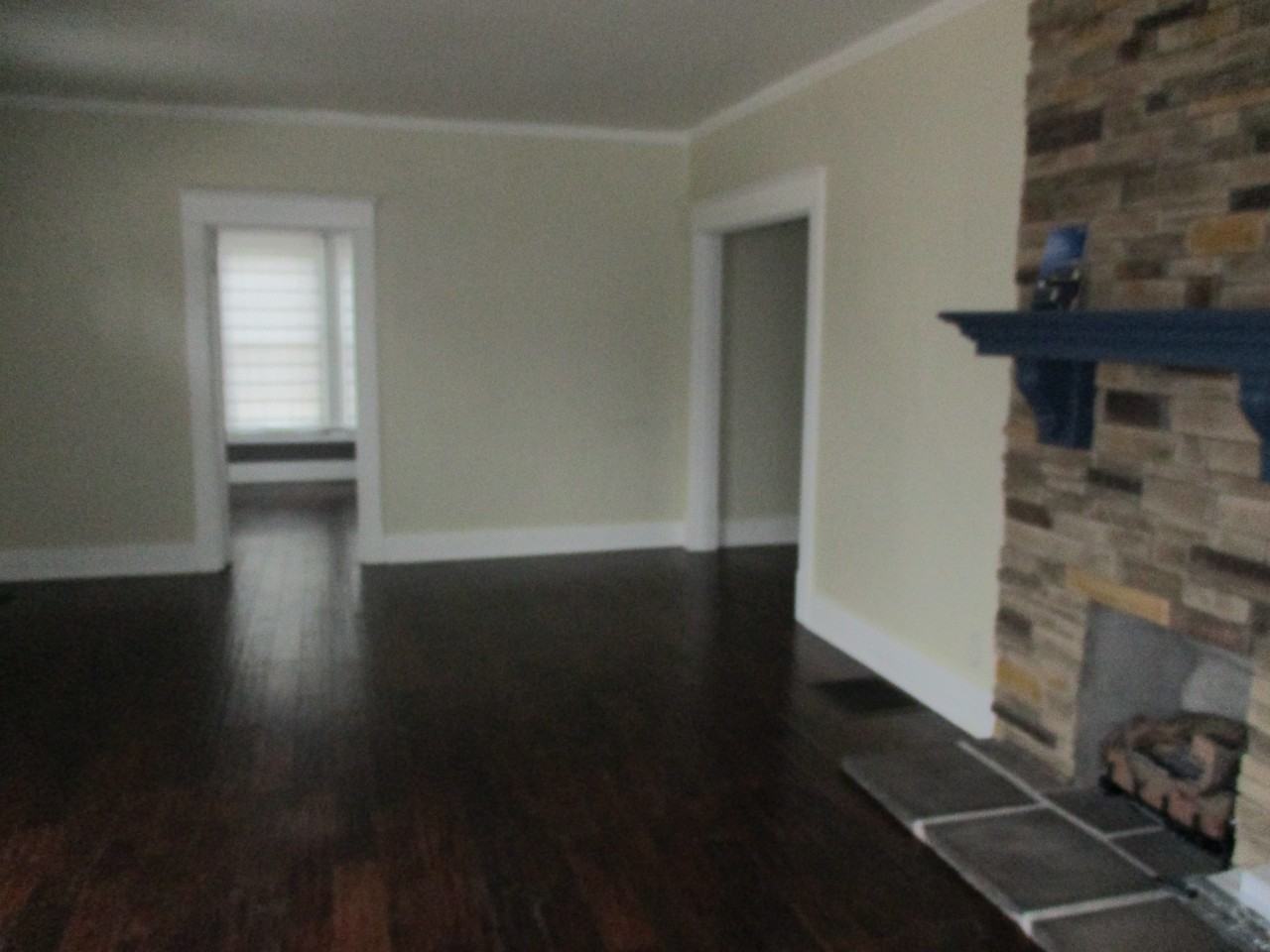 521 York Street - Photo 3 of 10