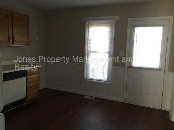 2620 White Oak Ln - Photo 3 of 8