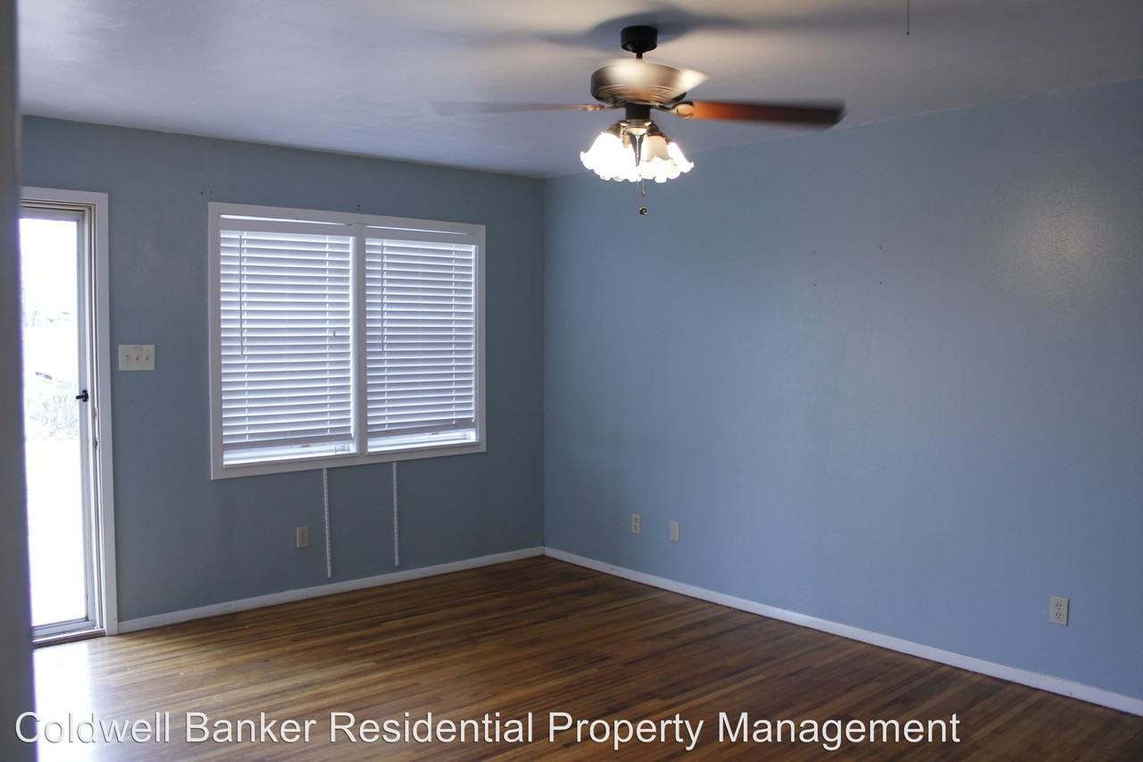 6223 23rd St - Photo 2 of 15