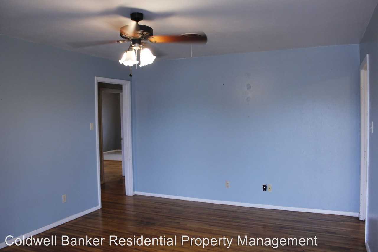 6223 23rd St - Photo 3 of 15