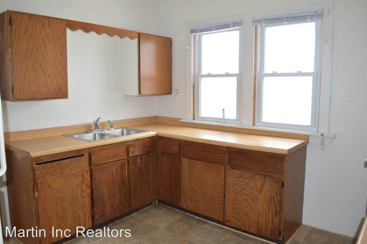 2706 E 4th St - Photo 2 of 8