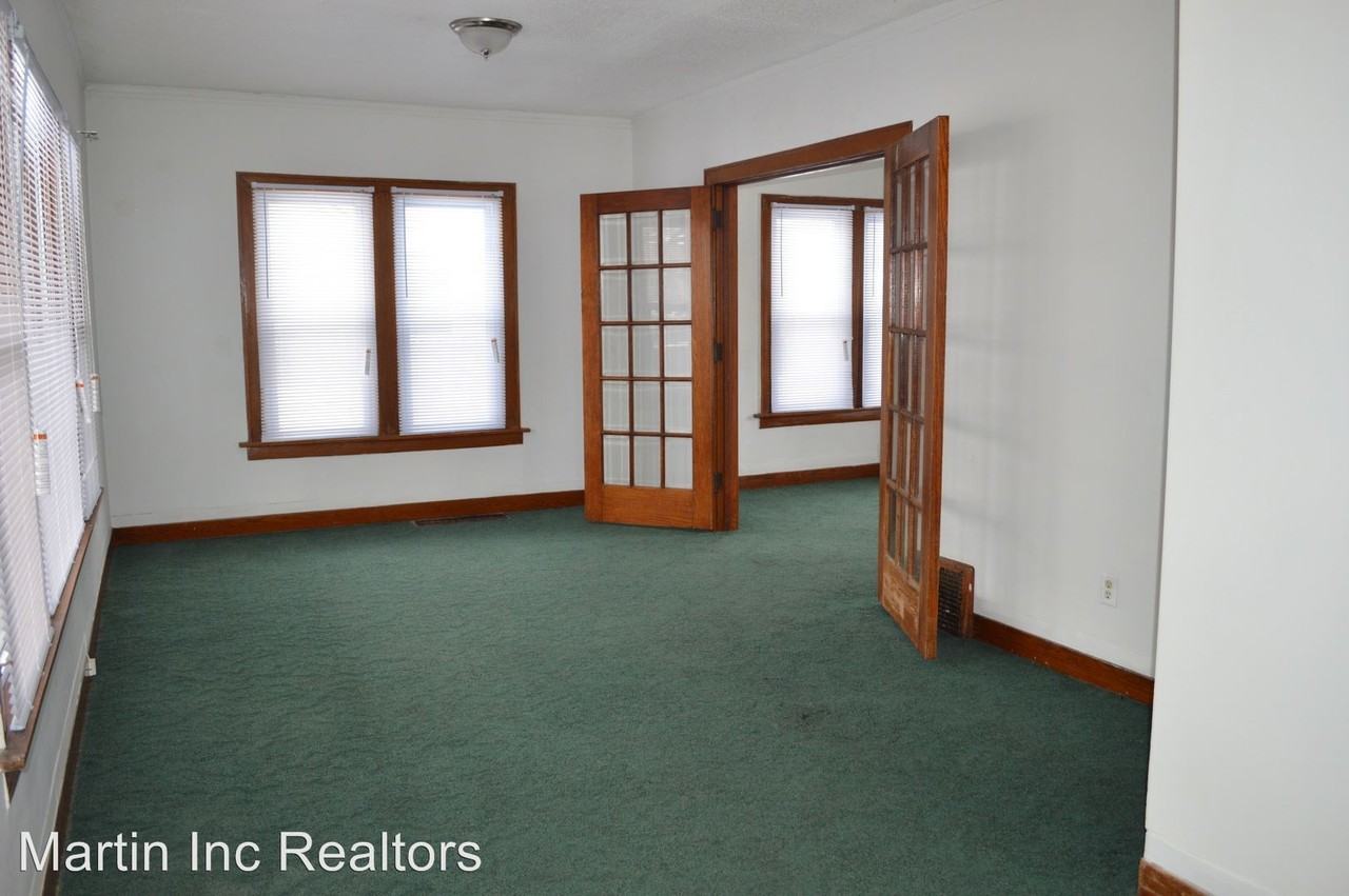 2706 E 4th St - Photo 3 of 8