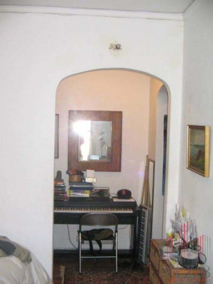 858 6th Ave 2A - Photo 2 of 4