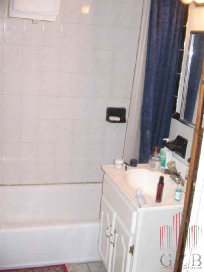 858 6th Ave 2A - Photo 3 of 4