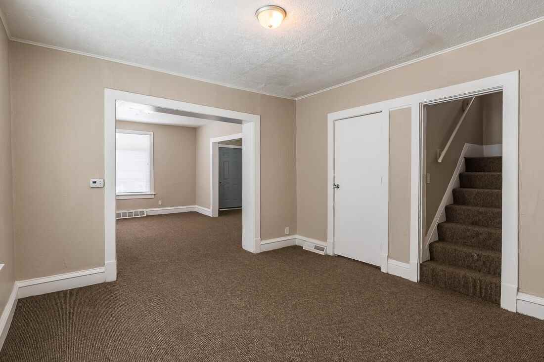 2562 8 1/2 Ave - Photo 2 of 10